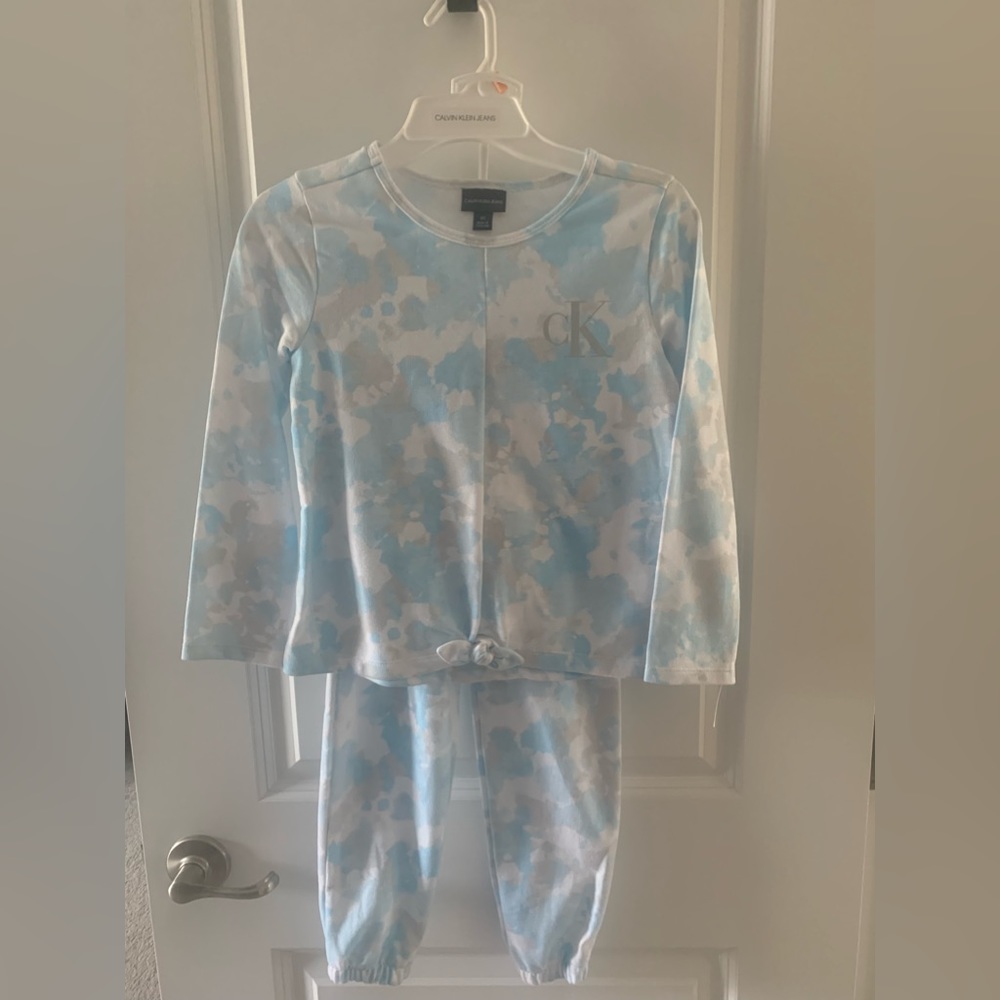 Girls Calvin Klein Sweater outfit Size 6X Brand New